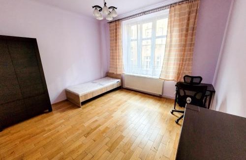 Wesoła Zachod Apartment | Quiet 4-bedroom Apartment Old Town