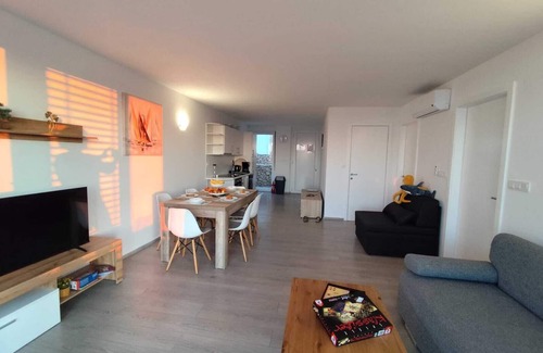 Povljana Apartment | Quiet 69m2 apartment by the sea with garden and pool