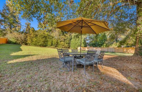 Eagan Park House | Quiet Abode Just A Few Mins From ATL Airport