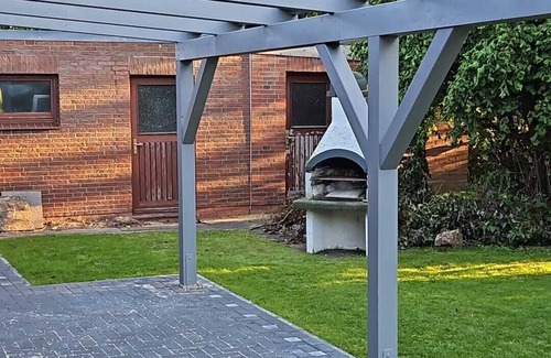 Eddelak House | Quiet accommodation with nearby football pitch