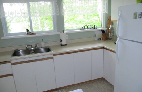 Feronia Cottage | Quiet and Prestine Four Mile Bay Family Cottage