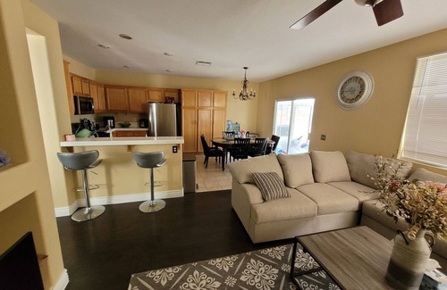 Sun City House | Quiet and relaxing home with private pool and spa