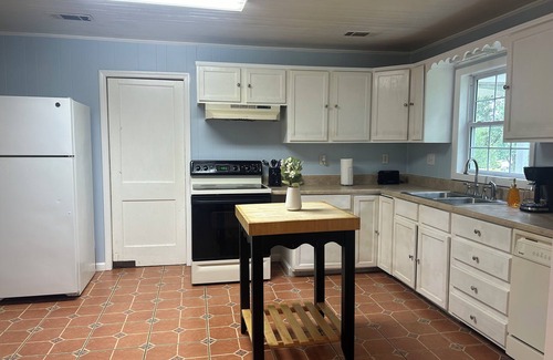Colquitt County House | Quiet and spacious home nestled in a pecan orchard and surrounded by farm land