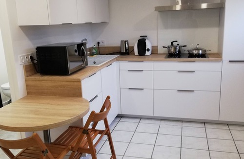 Bron Apartment | Quiet apartment close to amenities
