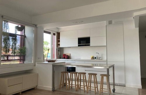 Zorrotza Apartment | Quiet apartment next to the river, ideal for visiting Bilbao! w/Parking