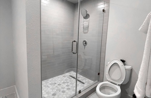 Braeswood Place Apartment | Quiet Apartment Perfect for couples or small group trips! Perfect for relaxation
