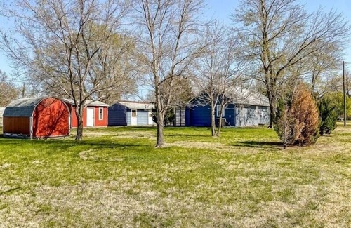South Hutchinson House | Quiet Blue Bungalow