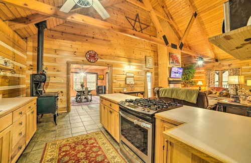 New Concord Cabin | Quiet Cabin Retreat on 30 Acres Near Kentucky Lake