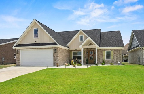 Florence House | Quiet, Clean & Spacious 4bd near I-95 & Hospital with WiFi