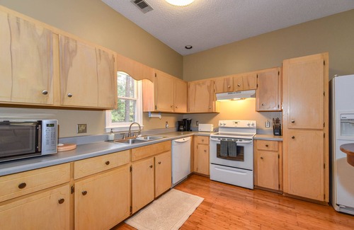Richmond Hill House | Quiet Coastal Home Savannah Ft Stewart GA