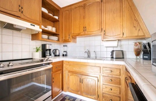 Arroyo Grande House | Quiet Coastal-Valley Ranch Home. 7 acre property with farm animals!
