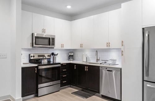 Forest Park Condo | Quiet Comfort & Urban Style: 2-Bedroom Condo