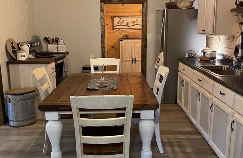 Ten Mile Cabin | Quiet comfortable mountain rest cabin getaway- with Fast 500 mbps wifi