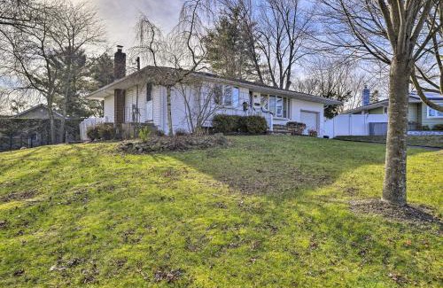 Commack House | Quiet Commack Cottage with Pool, 8 Mi to Beach!