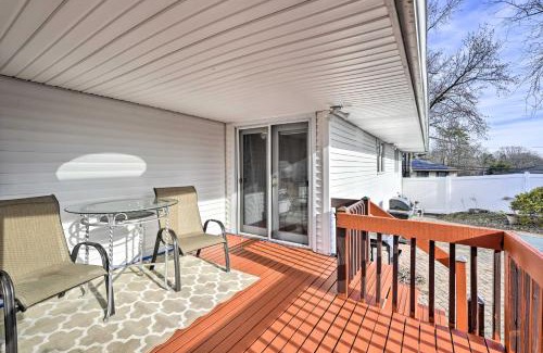 Commack House | Quiet Commack Cottage with Pool, 8 Mi to Beach!