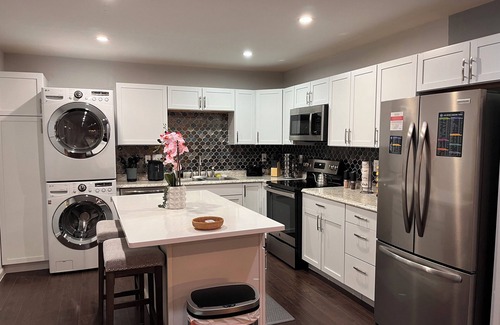 Dallas Condo | Quiet Condo King Bed Pool Views