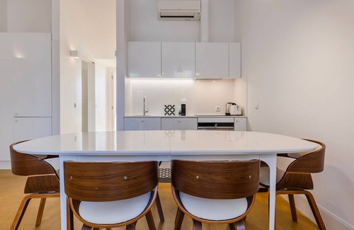 Santa Engracia Apartment | Quiet & Cool Apartment w/Garden by LovelyStay