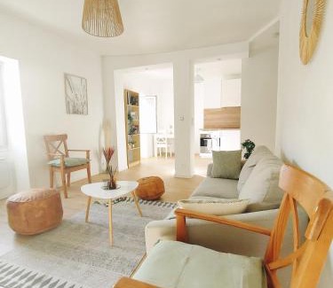 Quai de la Fosse Apartment | Quiet & Cosy near Loire River & Tramway