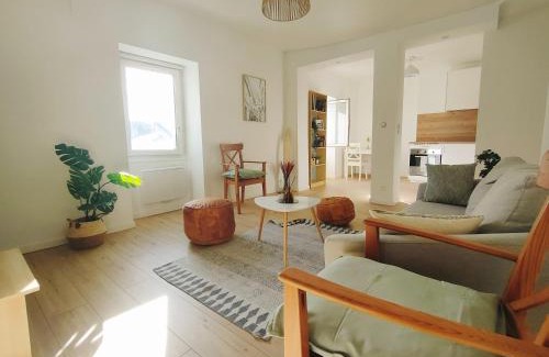 Quai de la Fosse Apartment | Quiet & Cosy near Loire River & Tramway