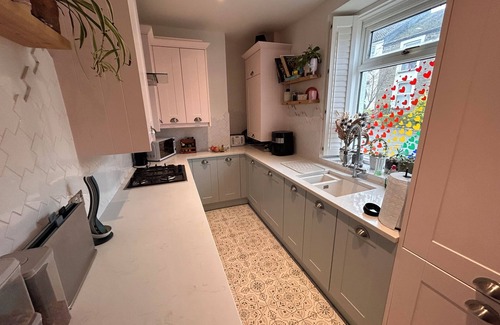 Graig House | Quiet cosy terraced house on a pedestrian only street with parking to rear