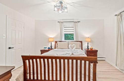 Wagontown House | Quiet Cottage In The Woods, On A Country Road
