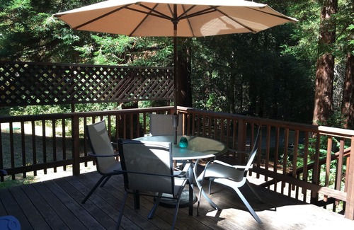 Mendocino Cottage | Quiet Cottage Ten Minutes from Mendocino and the Beach