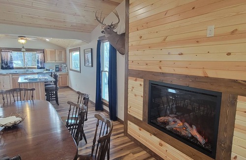 Olney House | Quiet Country 3 Bedroom Escape in Jonesburg MO
