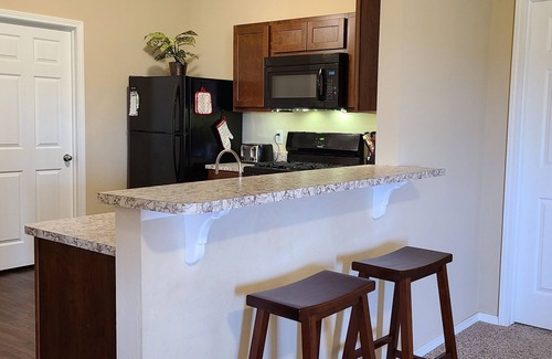 Noble House | Quiet country neighborhood; 15 minutes to OU Norman. Monthly stay discount 50%.