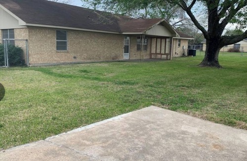 Schulenburg Bed & Breakfast | Quiet country side home living. A hop, skip and jump away from ATX/HTX/SATX. :)
