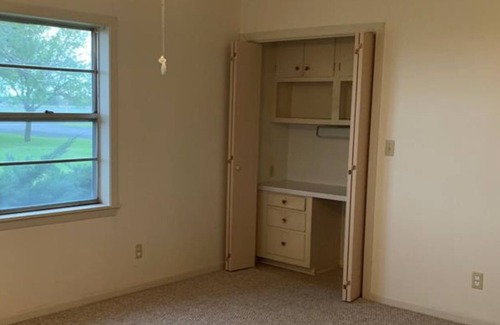 Schulenburg Bed & Breakfast | Quiet country side home living. A hop, skip and jump away from ATX/HTX/SATX. :)