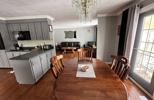 Stephenville House | Quiet Country style living, your home away from home.