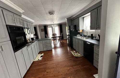 Stephenville House | Quiet Country style living, your home away from home.