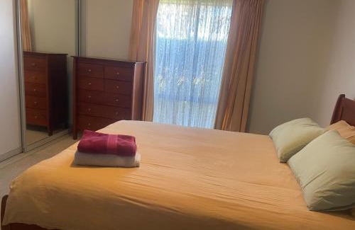 Mildura House | Quiet court easy stroll shops 500 metres from Centro