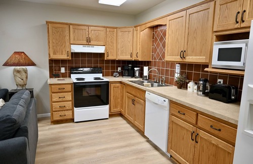 Chapman Cottage | Quiet cozy 3 bedroom country cottage in rural farm community. Pet friendly.