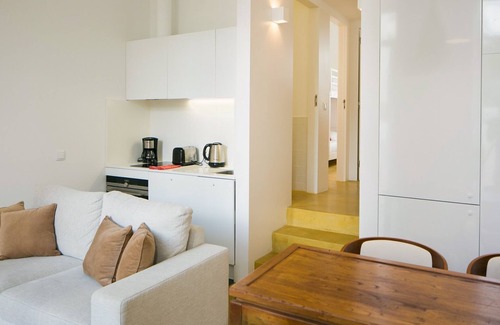 Santa Engracia Apartment | Quiet & Cozy Apartment w/Garden by LovelyStay