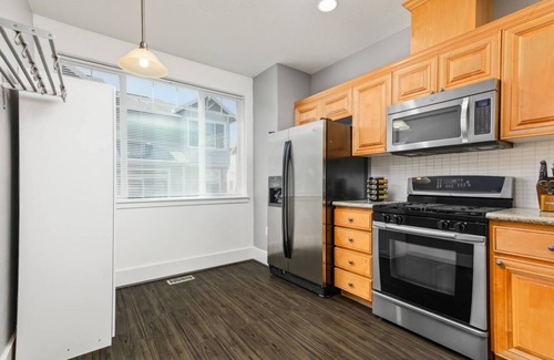 Portland House | Quiet Cozy Beaverton Townhome Near Intel Nike and Park