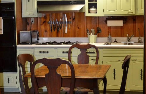 Bonnabel Place House | Quiet Cozy Cottage Minutes to French Quarter & Airport