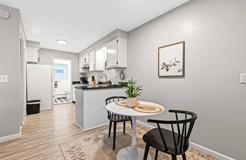 Mount Clemens Apartment | Quiet Cozy End Unit Near Mt. Clemens Downtown