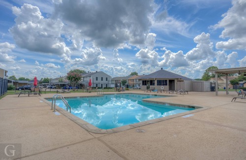 Springlake House | Quiet, Cozy Townhouse w/all new appliances and furniture.