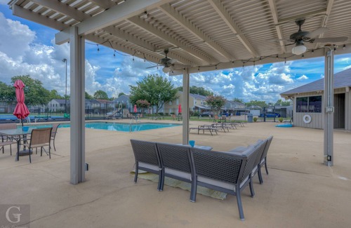 Springlake House | Quiet, Cozy Townhouse w/all new appliances and furniture.
