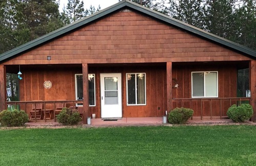 Athol House | Quiet, cozy, turnkey location close to Lake Pend Oreille: hunting/fishing/skiing
