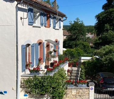 Varen Bed & Breakfast | Quiet double ensuite room, own entrance