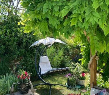 Varen Bed & Breakfast | Quiet double ensuite room, own entrance
