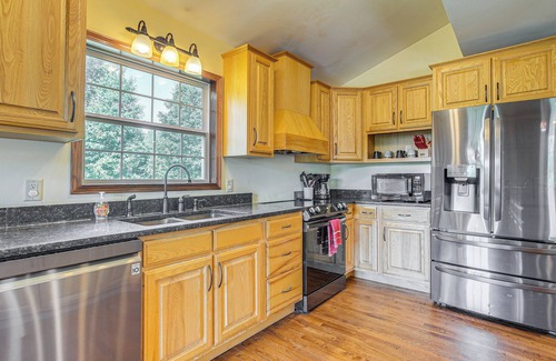McArthur Cottage | Quiet Family Cabin in Hamden: Hot Tub + Game Room!
