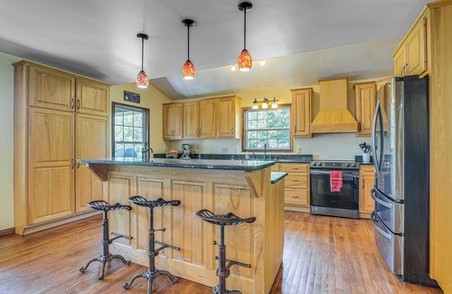 McArthur Cottage | Quiet Family Cabin in Hamden: Hot Tub + Game Room!