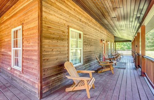 McArthur Cottage | Quiet Family Cabin in Hamden: Hot Tub + Game Room!