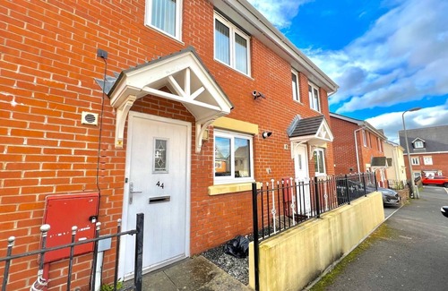 Penderry House | Quiet Family home| Pass The Keys