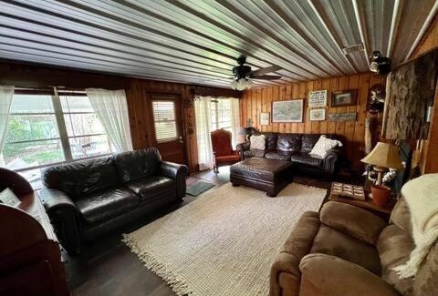 Webster House | Quiet Farmhouse IN THE COUNTRY close to major theme parks