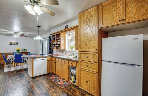 Corsicana House | Quiet Farmhouse Retreat in Corsicana