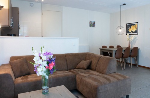 Rheezerveen House | Quiet Glade Stay with Kid